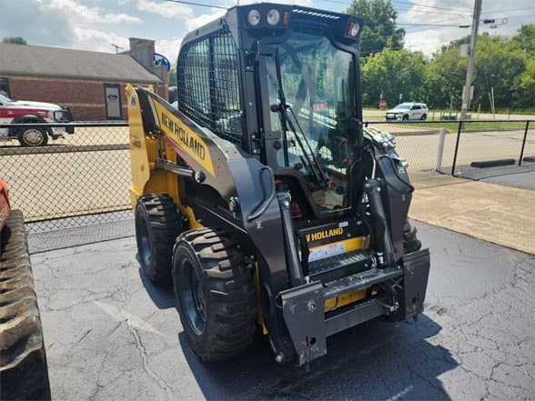 2023 New Holland L321 skid steer, used, at Brookville, IN