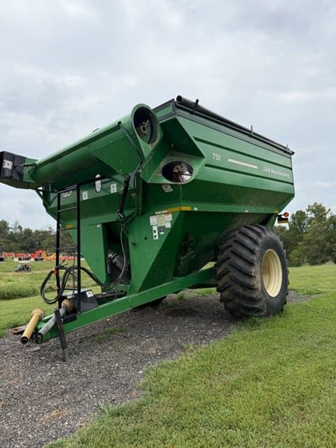 2010 J&M 750-18 grain cart, used, at Aurora, IN